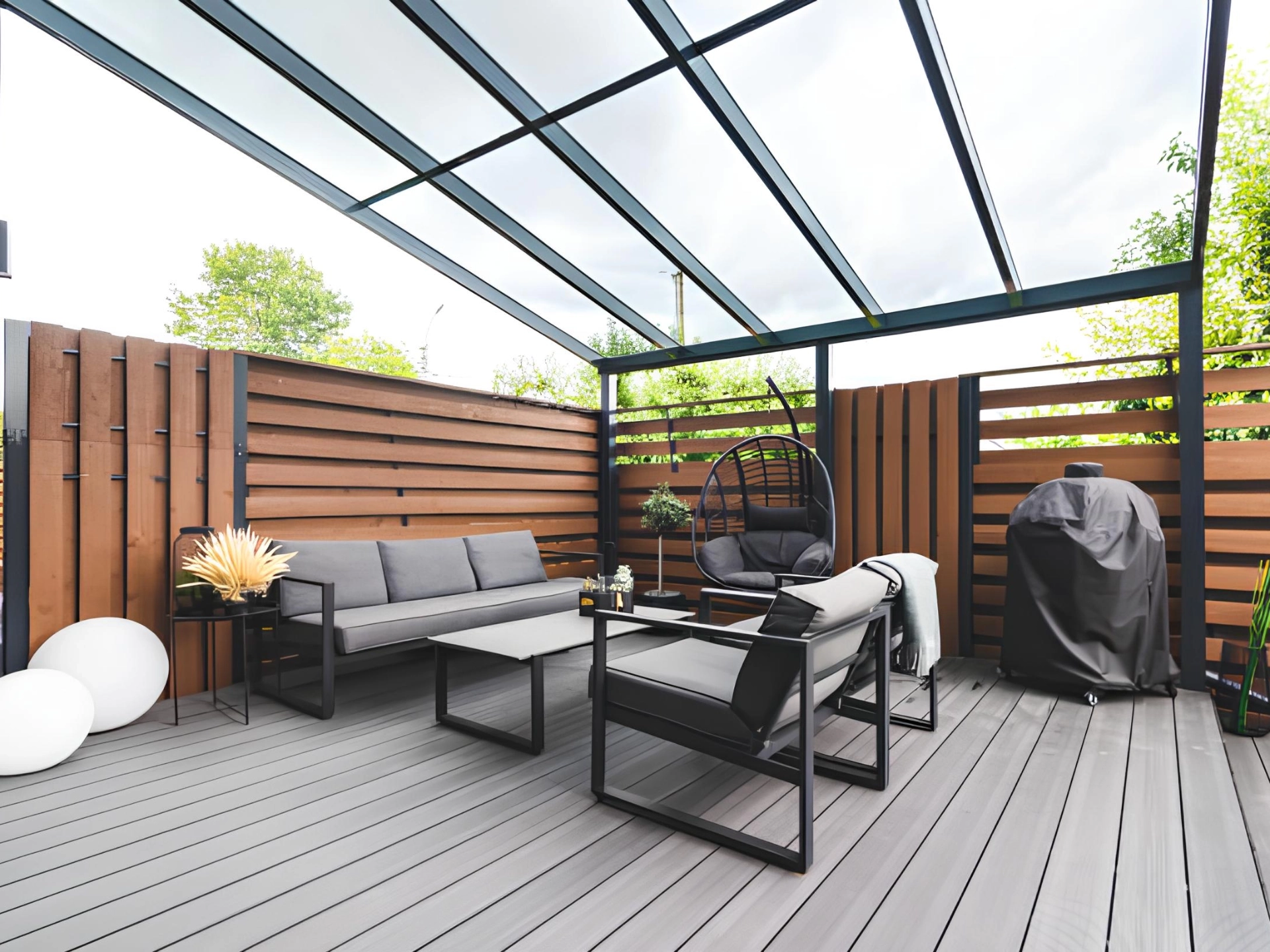 PREMIUM DECKING MATERIALS FOR LASTING BEAUTY