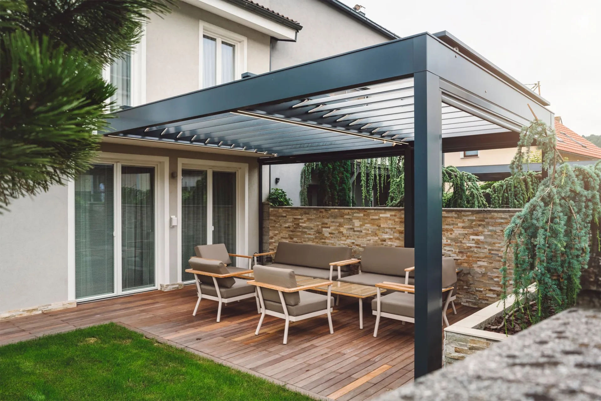 SUPERIOR MATERIALS FOR LASTING DECK CONSTRUCTION
